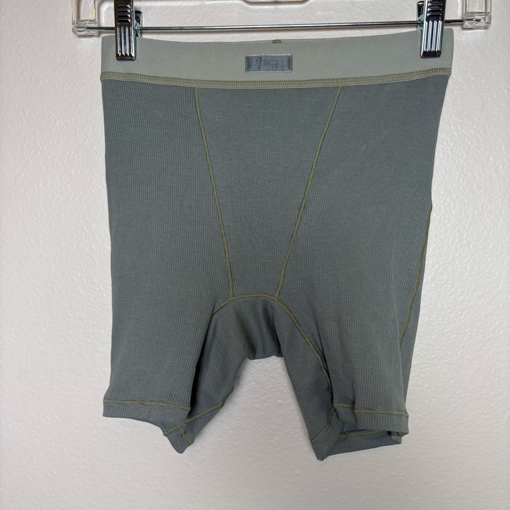 SKIMS Cotton Rib Boxers in Mineral - Picture 4 of 5